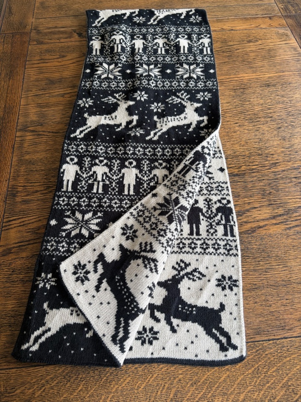 Black & Cream Reversible Nordic Reindeer Scarf